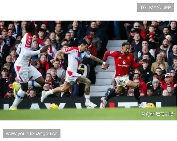 曼联进攻失效,空间压缩与中场连接断裂成关键问题 曼联进攻失效,空间压缩与中场连接断裂成关键问题