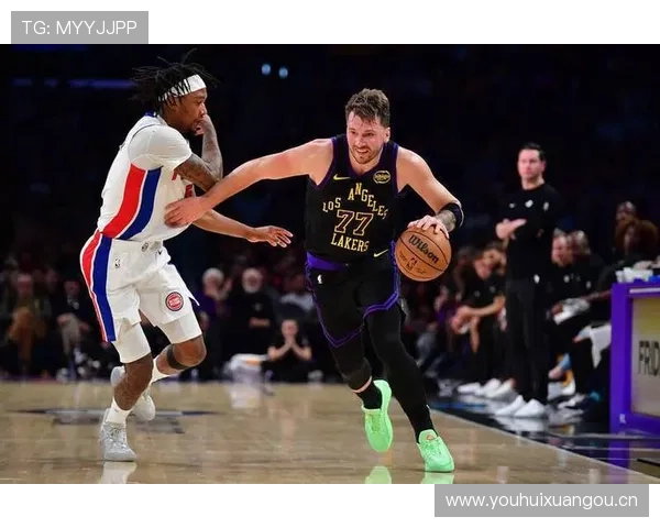 东契奇主导挡拆战术，高效输出改变对手防守策略