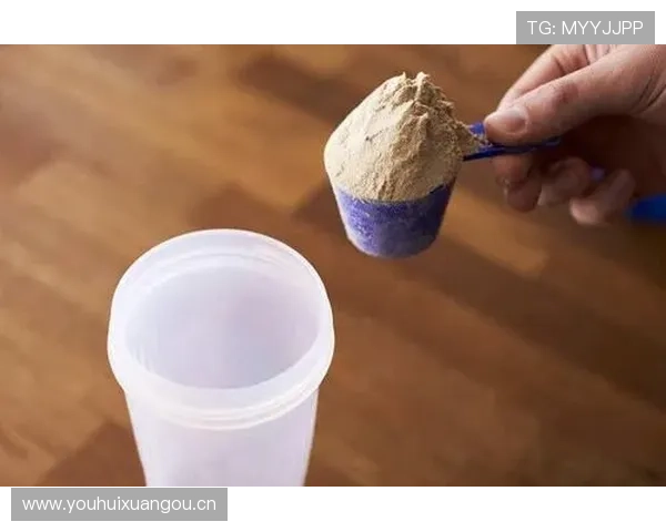 谌利军家的冰箱里塞满蛋白粉，连饮料都是按克称着喝的